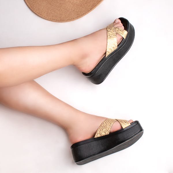 Sandales à semelle épaisse : confort et style pour l'été